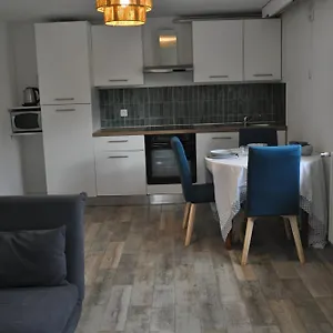  Appartement 2 Pieces Renove En Rez-de-chaussee Proche De La Gare